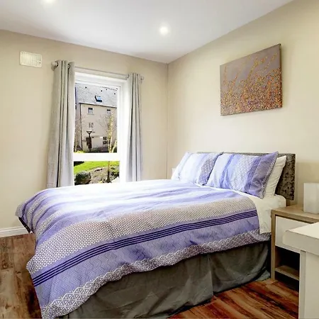 Fabulous City Townhouse With Parking Max 6 Guests Ferienhaus
